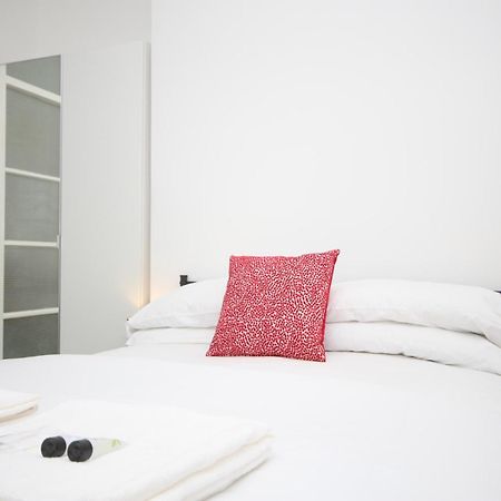 Barton Beachside - Stylish Studio Apartment, Double & Single - Central Beach & Promenade Location - Over 21'S, Family Friendly Only, Id Required Блекпул Екстериор снимка