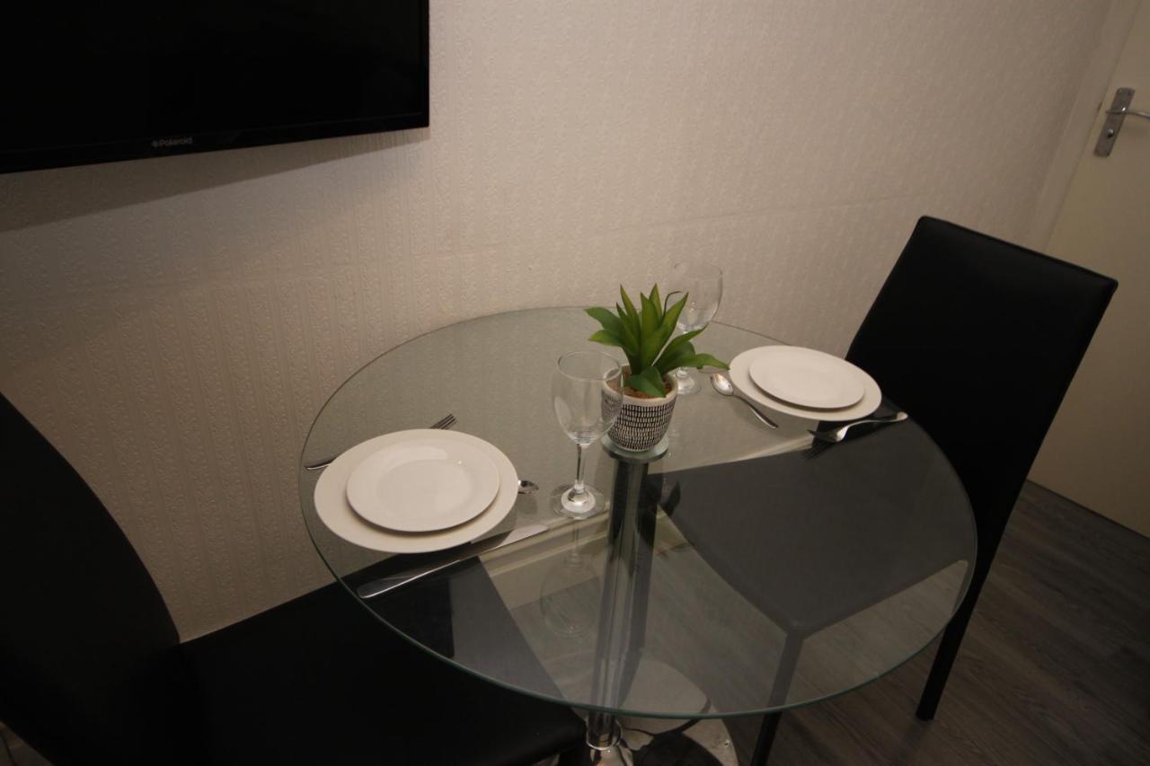 Barton Beachside - Stylish Studio Apartment, Double & Single - Central Beach & Promenade Location - Over 21'S, Family Friendly Only, Id Required Блекпул Екстериор снимка