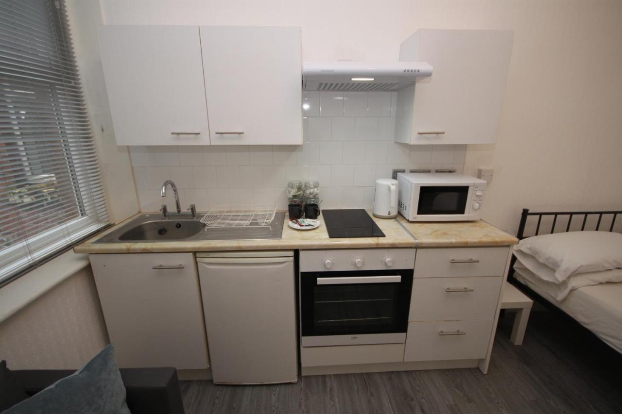 Barton Beachside - Stylish Studio Apartment, Double & Single - Central Beach & Promenade Location - Over 21'S, Family Friendly Only, Id Required Блекпул Екстериор снимка