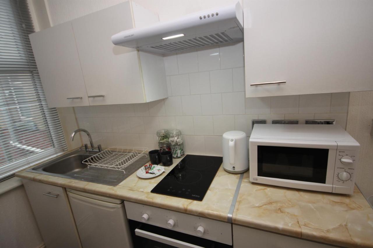 Barton Beachside - Stylish Studio Apartment, Double & Single - Central Beach & Promenade Location - Over 21'S, Family Friendly Only, Id Required Блекпул Екстериор снимка
