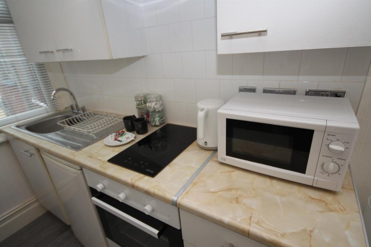 Barton Beachside - Stylish Studio Apartment, Double & Single - Central Beach & Promenade Location - Over 21'S, Family Friendly Only, Id Required Блекпул Екстериор снимка