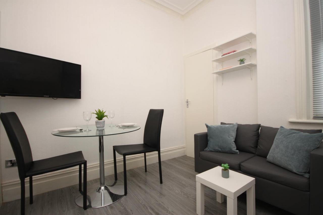Barton Beachside - Stylish Studio Apartment, Double & Single - Central Beach & Promenade Location - Over 21'S, Family Friendly Only, Id Required Блекпул Екстериор снимка