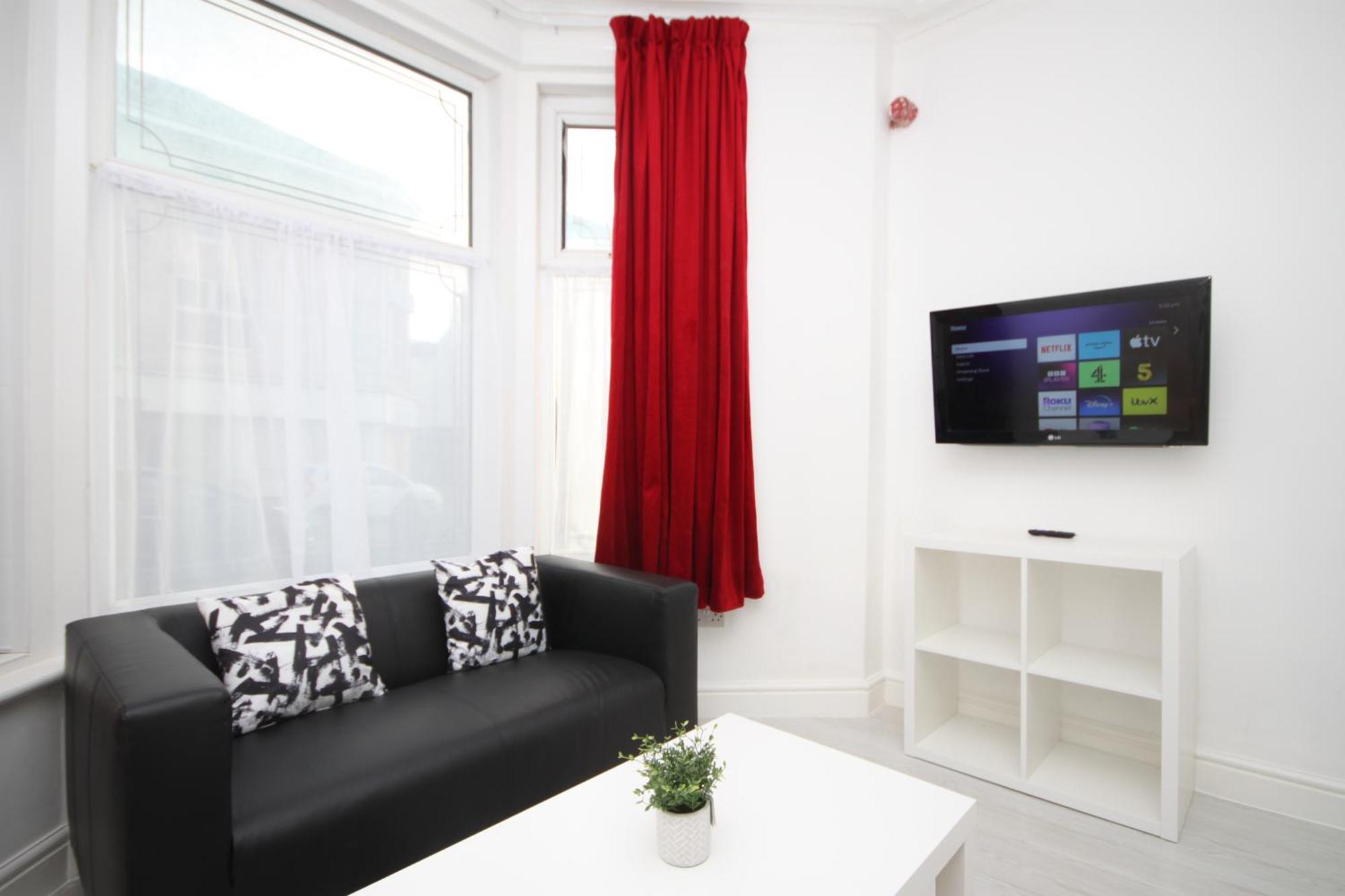 Barton Beachside - Stylish Studio Apartment, Double & Single - Central Beach & Promenade Location - Over 21'S, Family Friendly Only, Id Required Блекпул Екстериор снимка