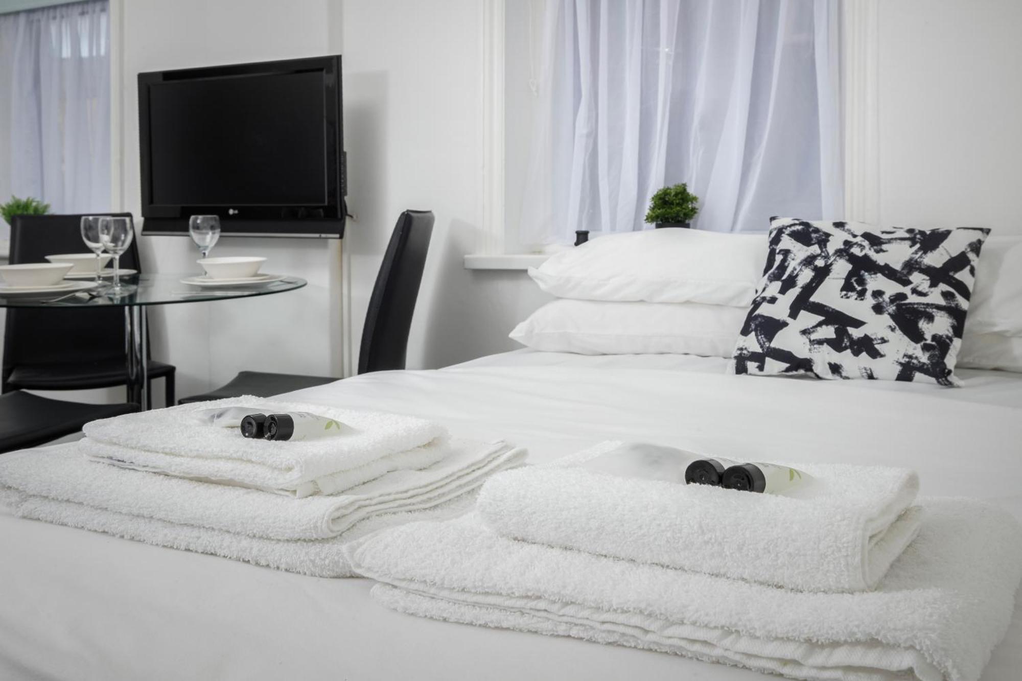 Barton Beachside - Stylish Studio Apartment, Double & Single - Central Beach & Promenade Location - Over 21'S, Family Friendly Only, Id Required Блекпул Екстериор снимка