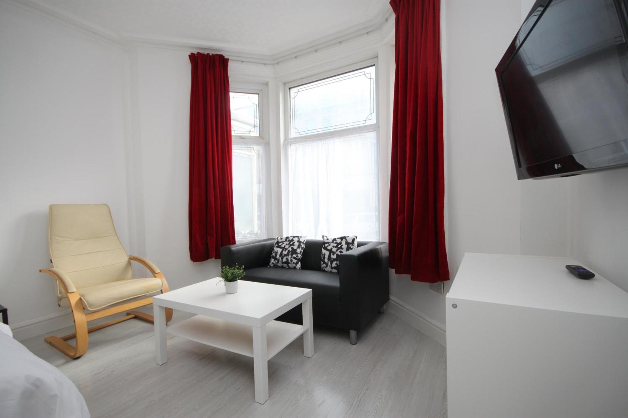 Barton Beachside - Stylish Studio Apartment, Double & Single - Central Beach & Promenade Location - Over 21'S, Family Friendly Only, Id Required Блекпул Екстериор снимка