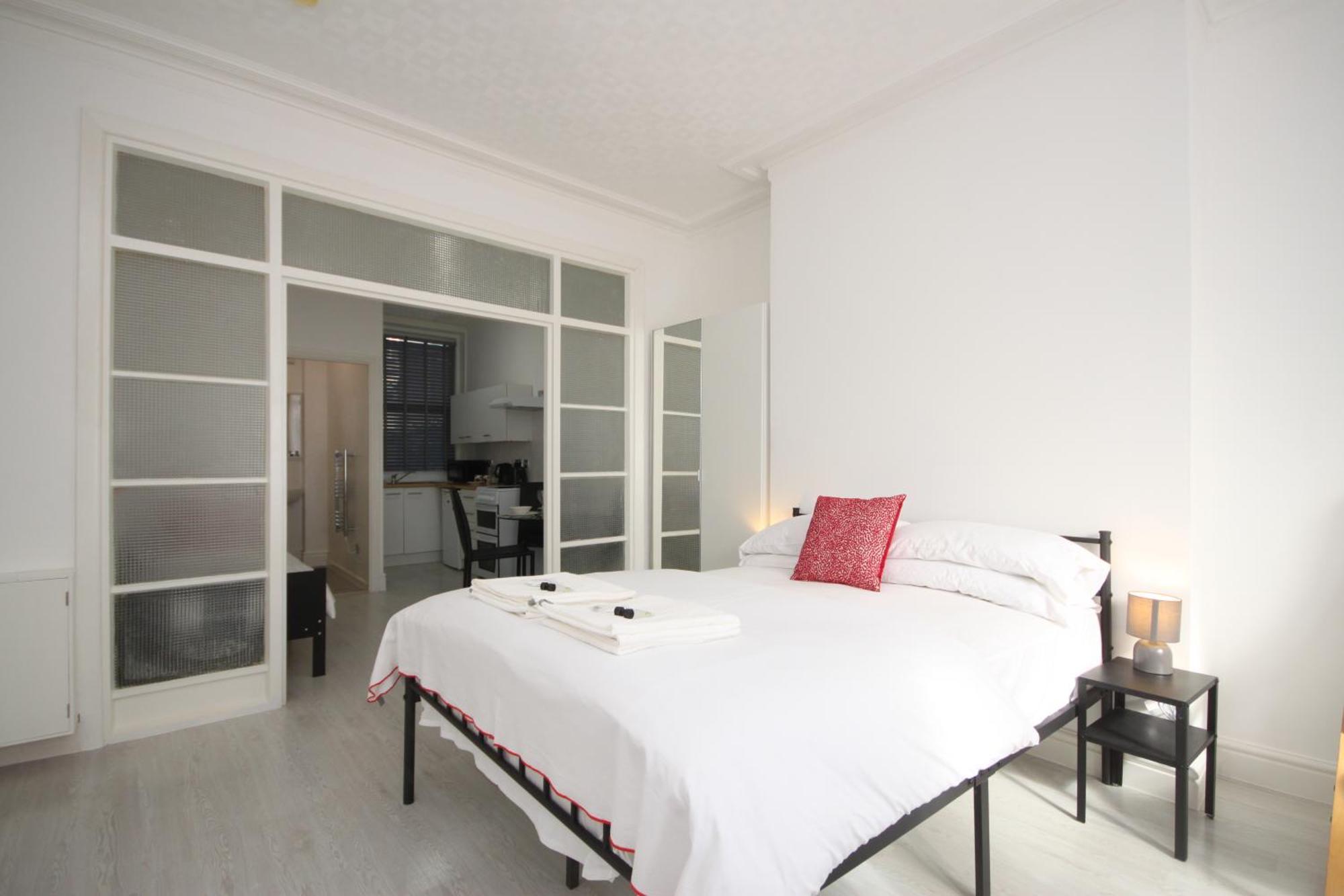 Barton Beachside - Stylish Studio Apartment, Double & Single - Central Beach & Promenade Location - Over 21'S, Family Friendly Only, Id Required Блекпул Стая снимка
