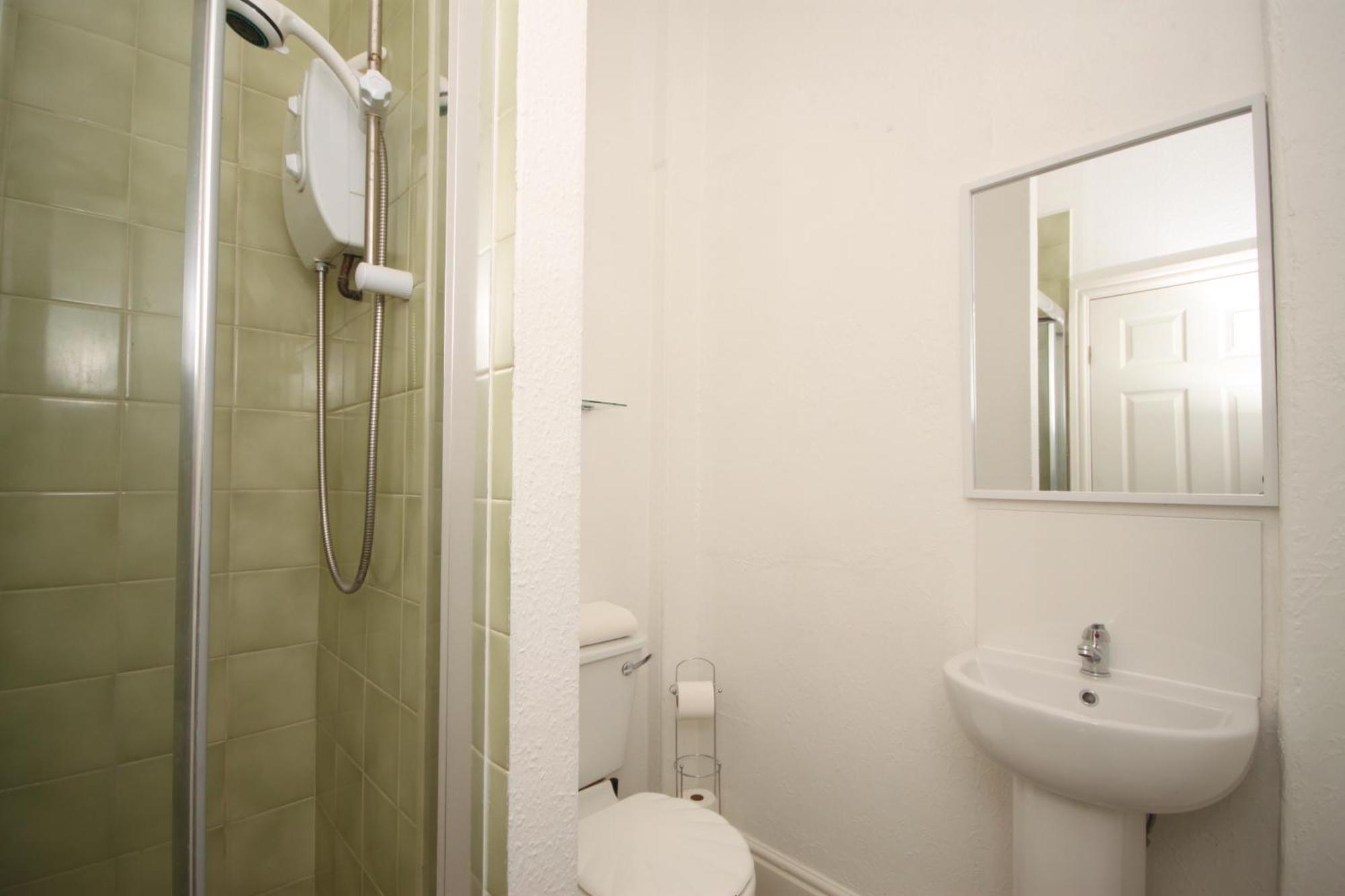 Barton Beachside - Stylish Studio Apartment, Double & Single - Central Beach & Promenade Location - Over 21'S, Family Friendly Only, Id Required Блекпул Стая снимка