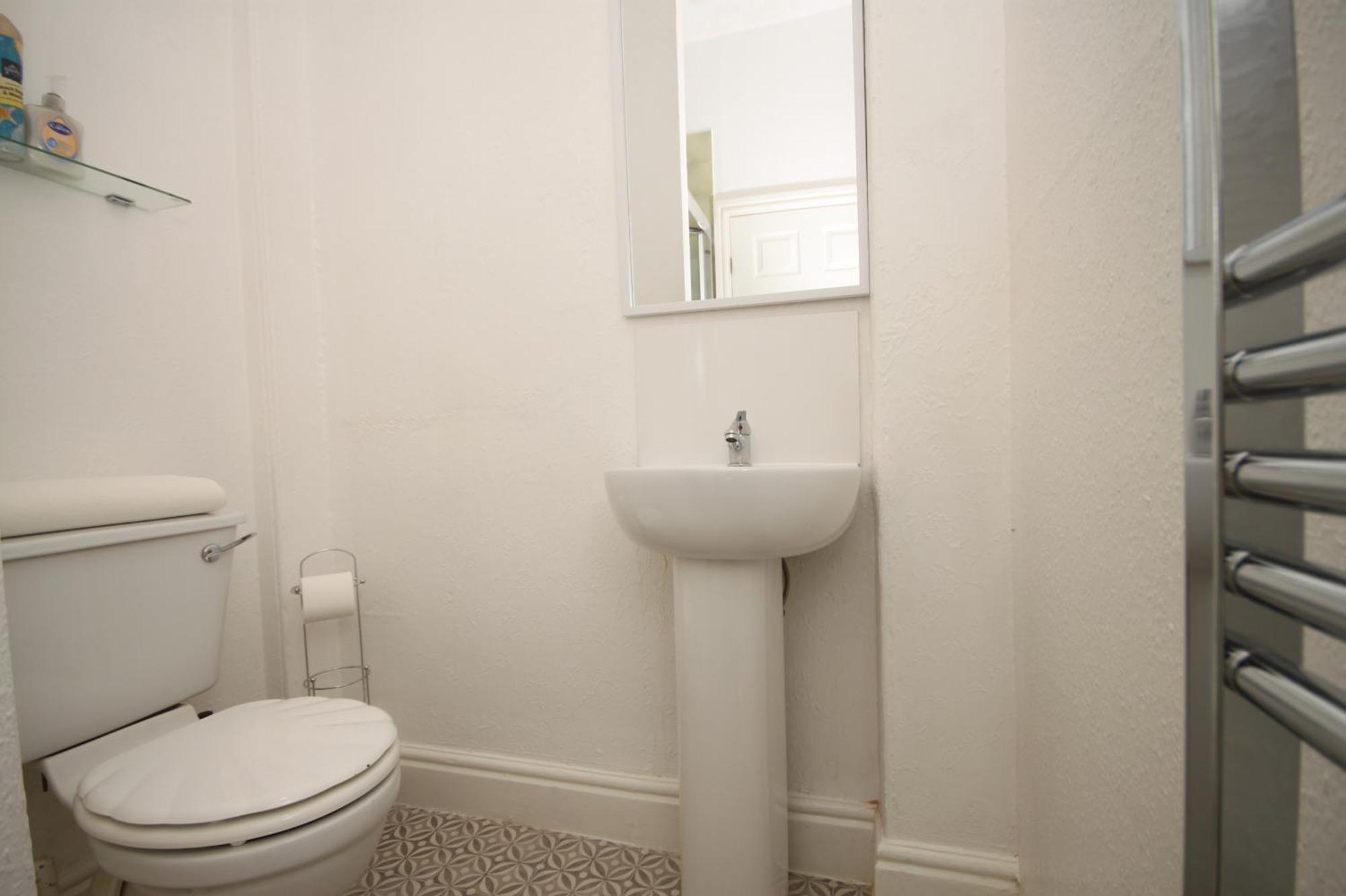 Barton Beachside - Stylish Studio Apartment, Double & Single - Central Beach & Promenade Location - Over 21'S, Family Friendly Only, Id Required Блекпул Стая снимка