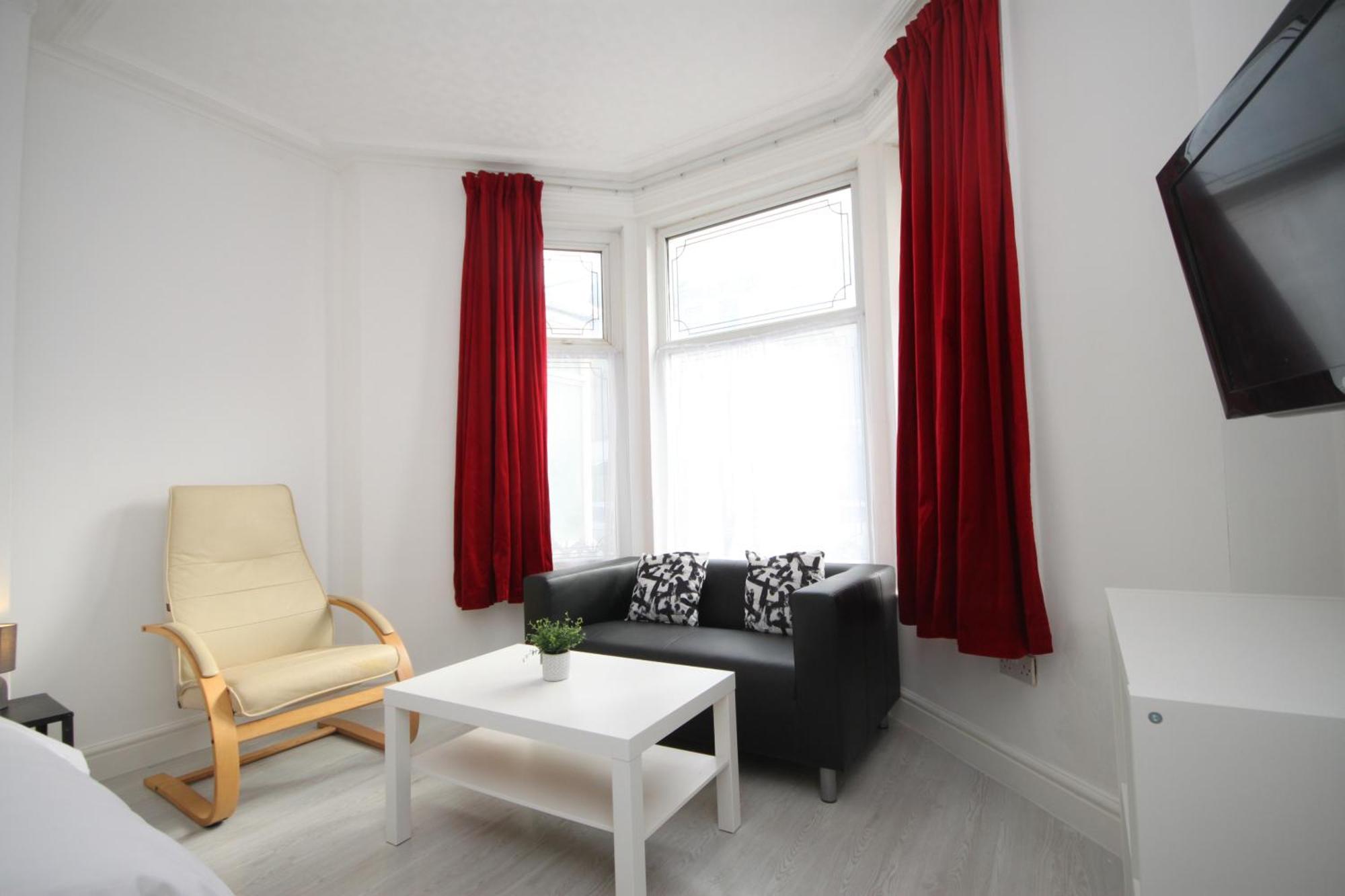 Barton Beachside - Stylish Studio Apartment, Double & Single - Central Beach & Promenade Location - Over 21'S, Family Friendly Only, Id Required Блекпул Стая снимка