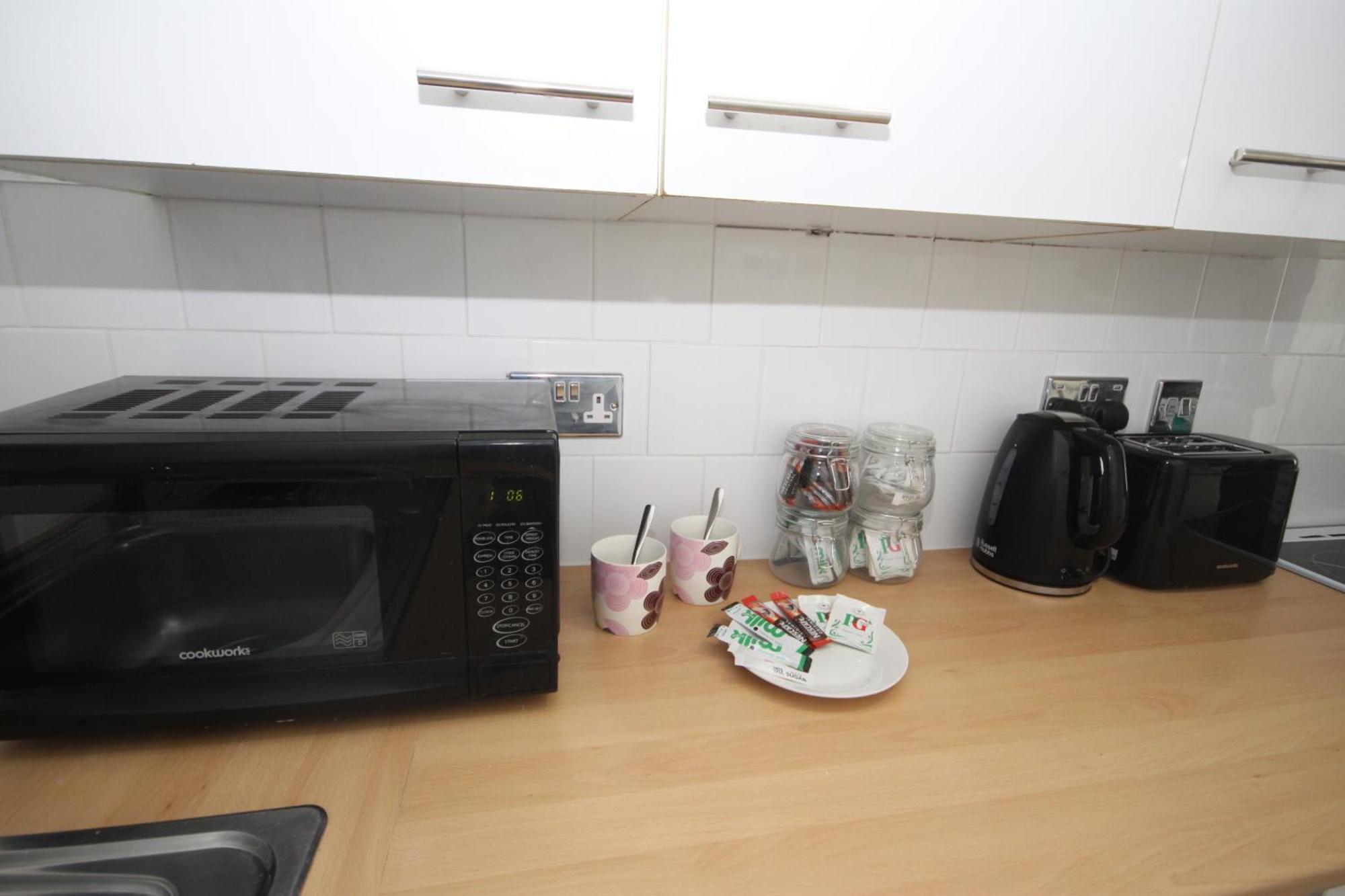 Barton Beachside - Stylish Studio Apartment, Double & Single - Central Beach & Promenade Location - Over 21'S, Family Friendly Only, Id Required Блекпул Екстериор снимка