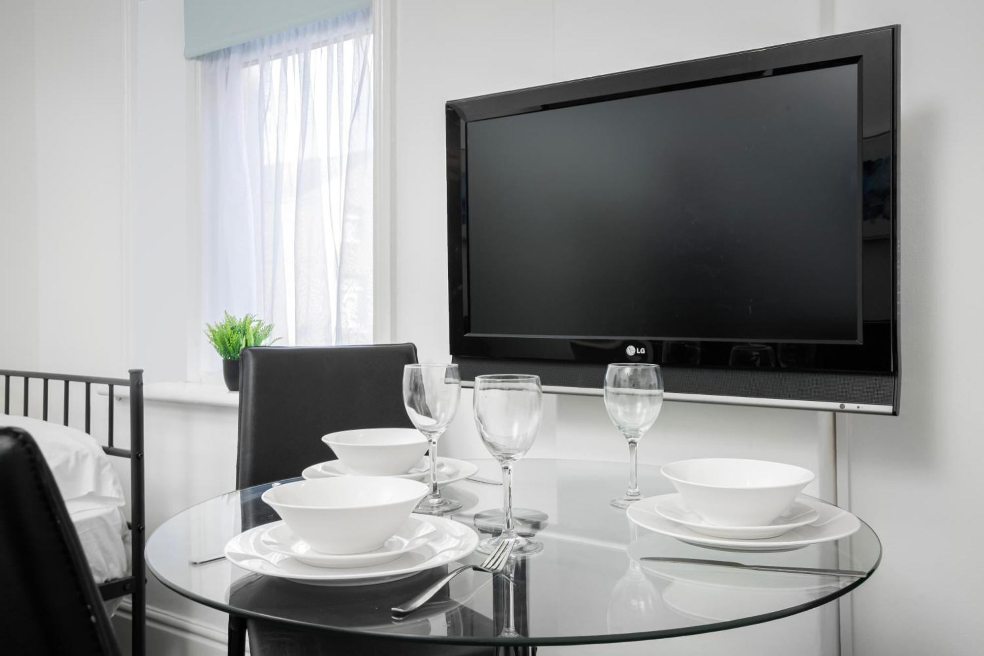 Barton Beachside - Stylish Studio Apartment, Double & Single - Central Beach & Promenade Location - Over 21'S, Family Friendly Only, Id Required Блекпул Екстериор снимка