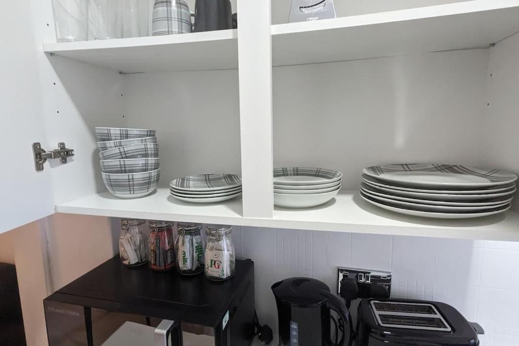 Barton Beachside - Stylish Studio Apartment, Double & Single - Central Beach & Promenade Location - Over 21'S, Family Friendly Only, Id Required Блекпул Екстериор снимка
