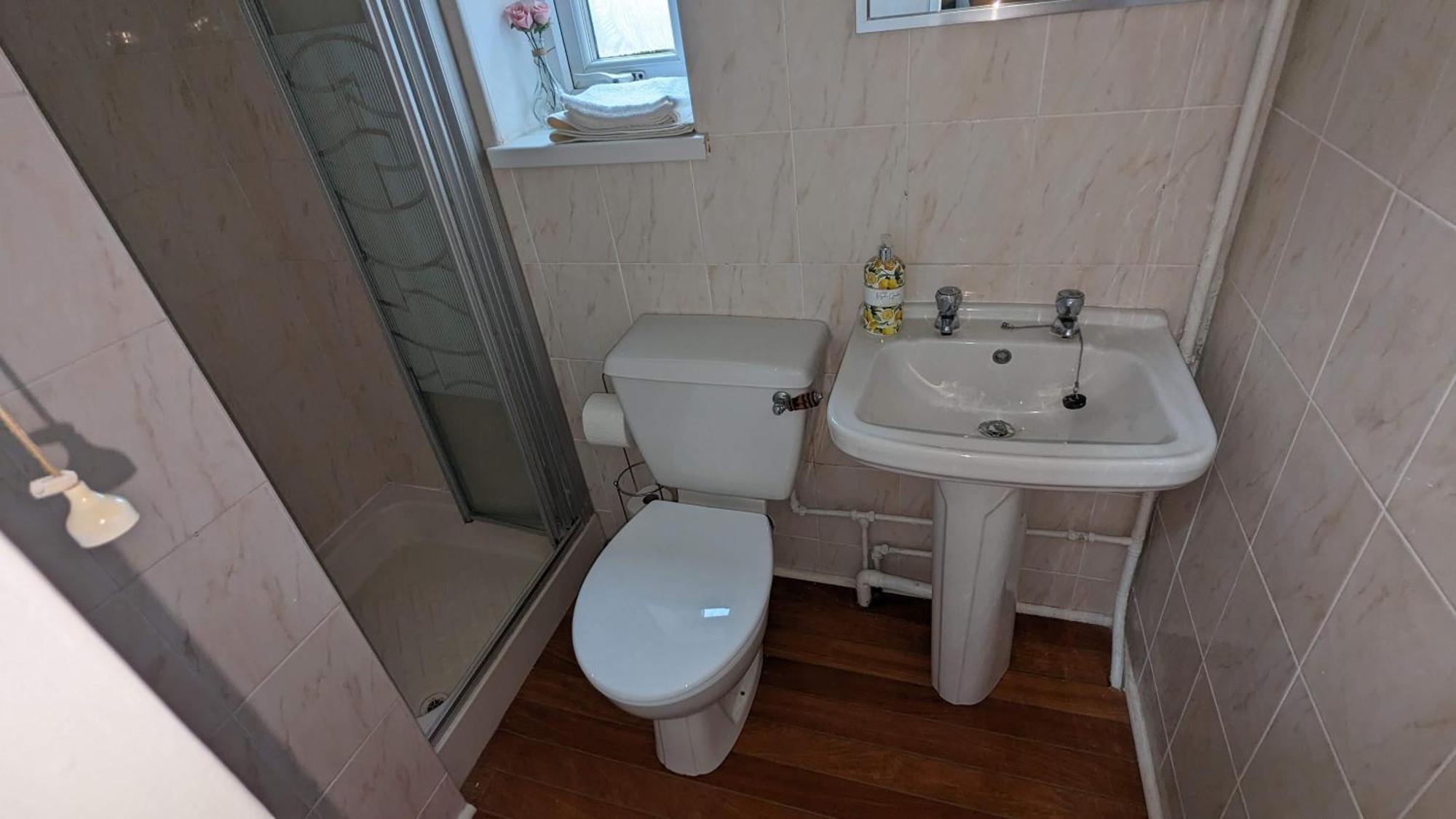 Barton Beachside - Stylish Studio Apartment, Double & Single - Central Beach & Promenade Location - Over 21'S, Family Friendly Only, Id Required Блекпул Екстериор снимка