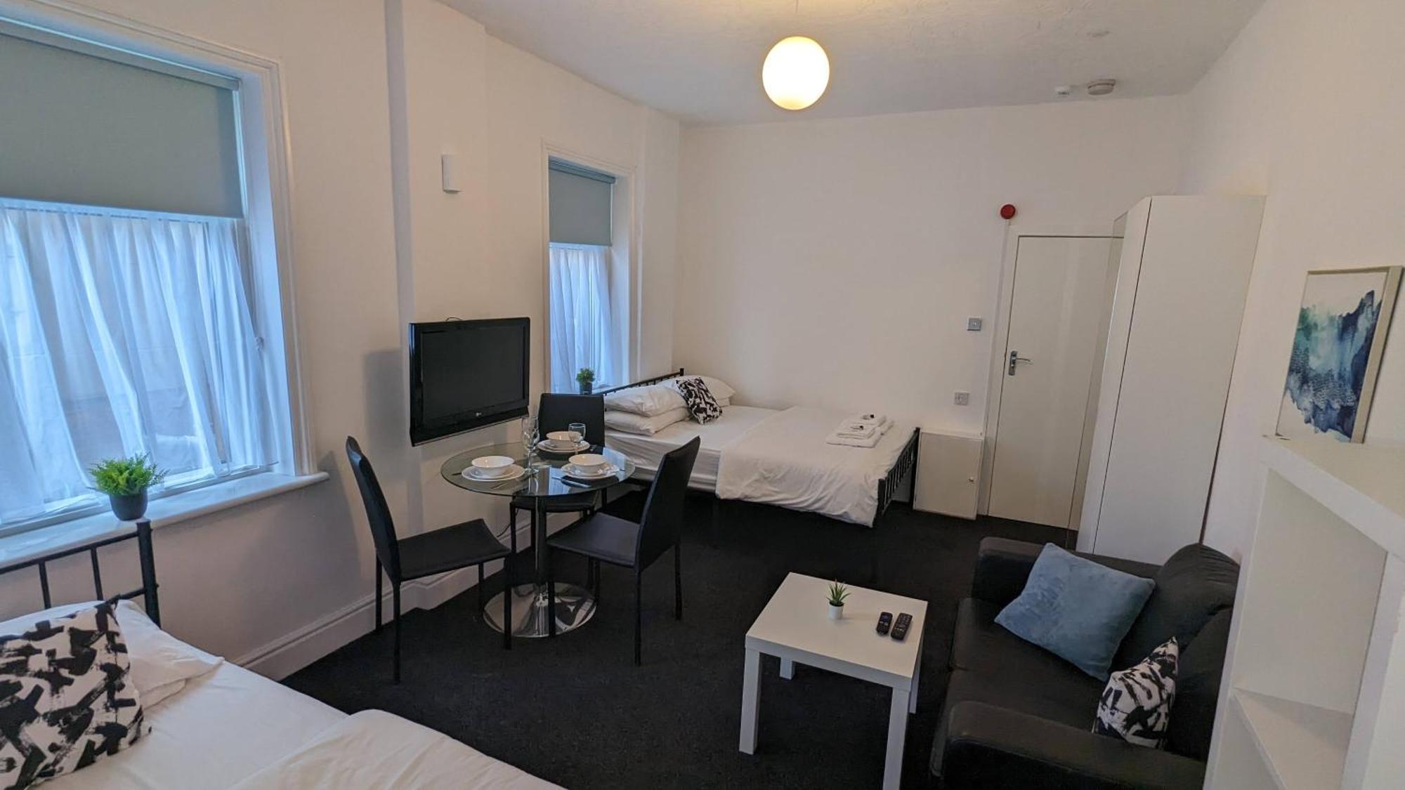 Barton Beachside - Stylish Studio Apartment, Double & Single - Central Beach & Promenade Location - Over 21'S, Family Friendly Only, Id Required Блекпул Екстериор снимка