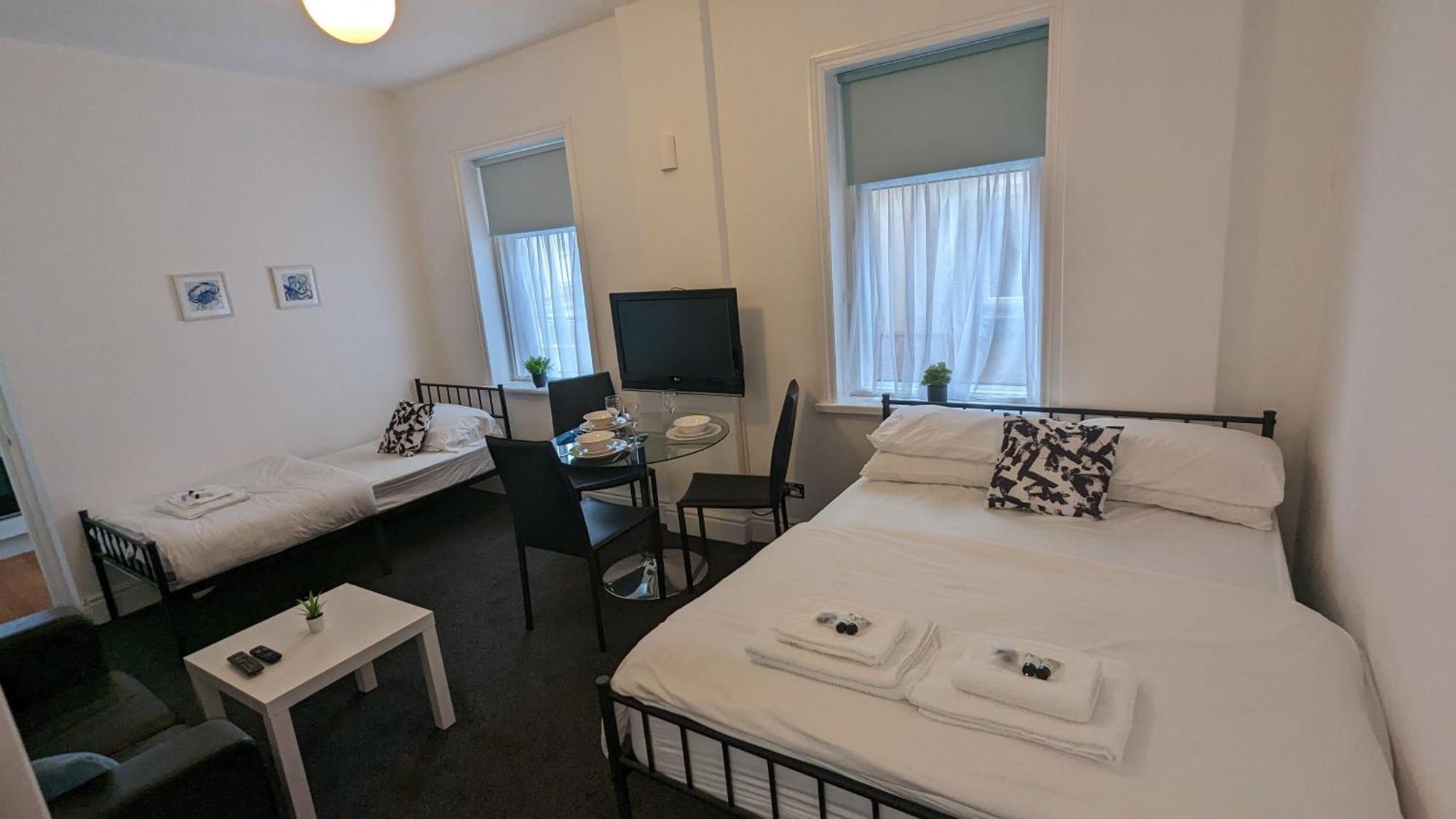 Barton Beachside - Stylish Studio Apartment, Double & Single - Central Beach & Promenade Location - Over 21'S, Family Friendly Only, Id Required Блекпул Екстериор снимка