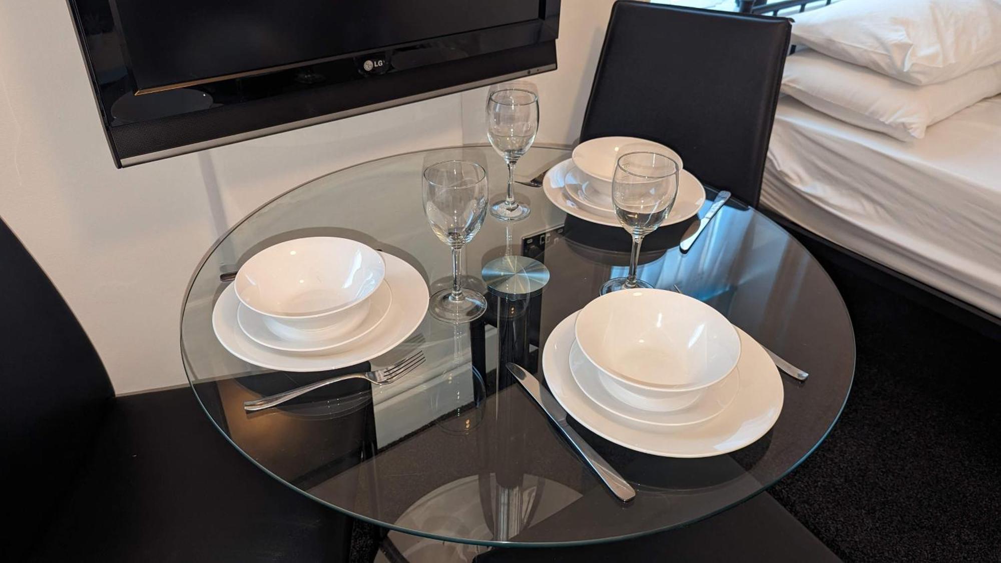 Barton Beachside - Stylish Studio Apartment, Double & Single - Central Beach & Promenade Location - Over 21'S, Family Friendly Only, Id Required Блекпул Екстериор снимка
